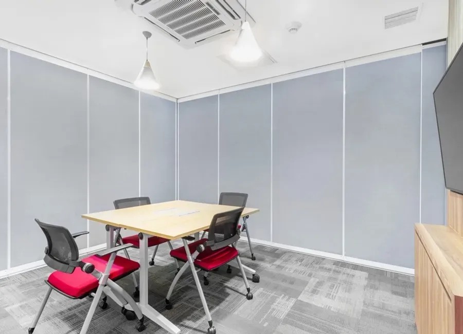 Regus — Felcris Centrale workspace view 6